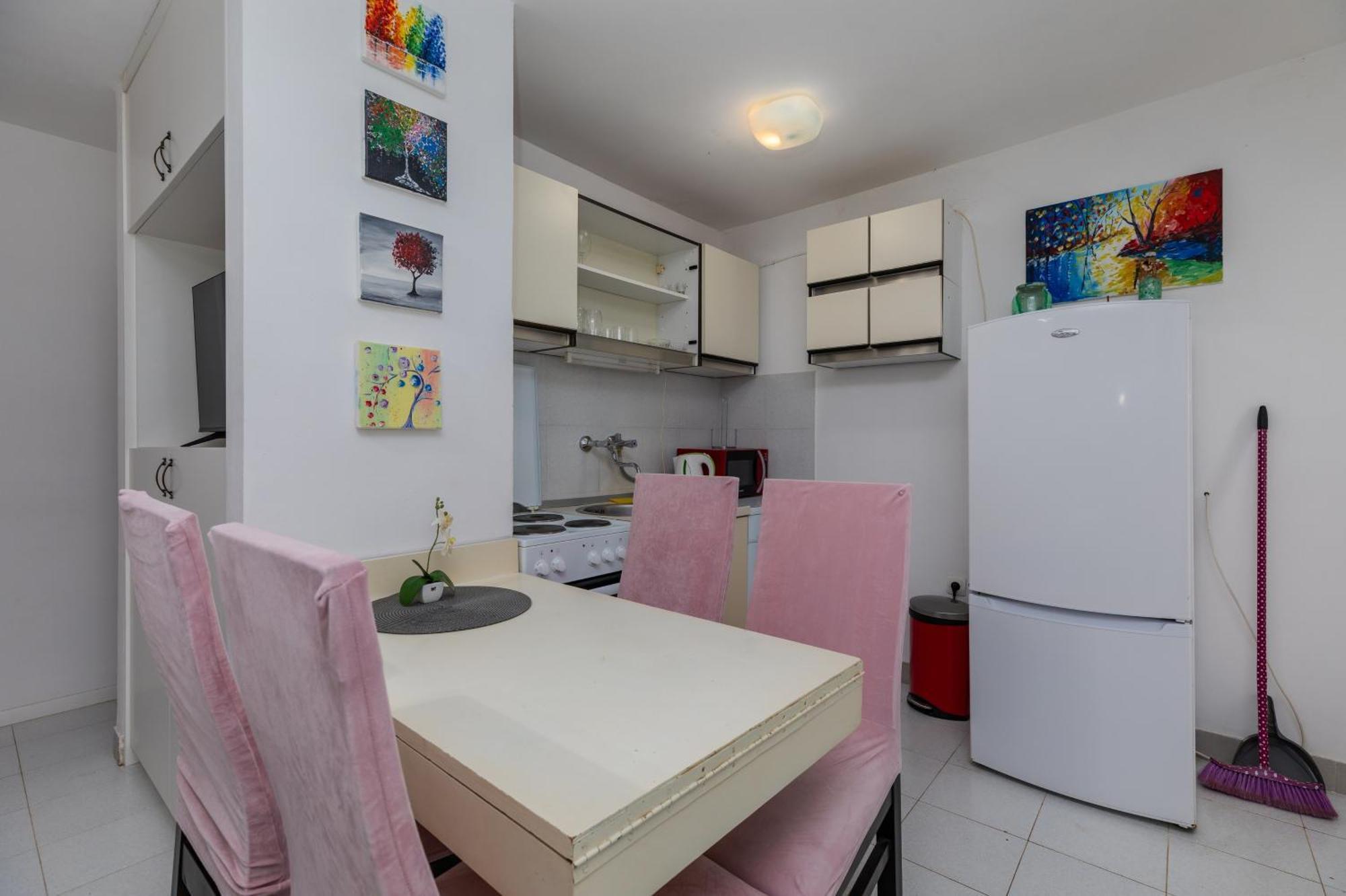 Apartments By The Sea Balica Rat, Omis - 1065 Rom bilde