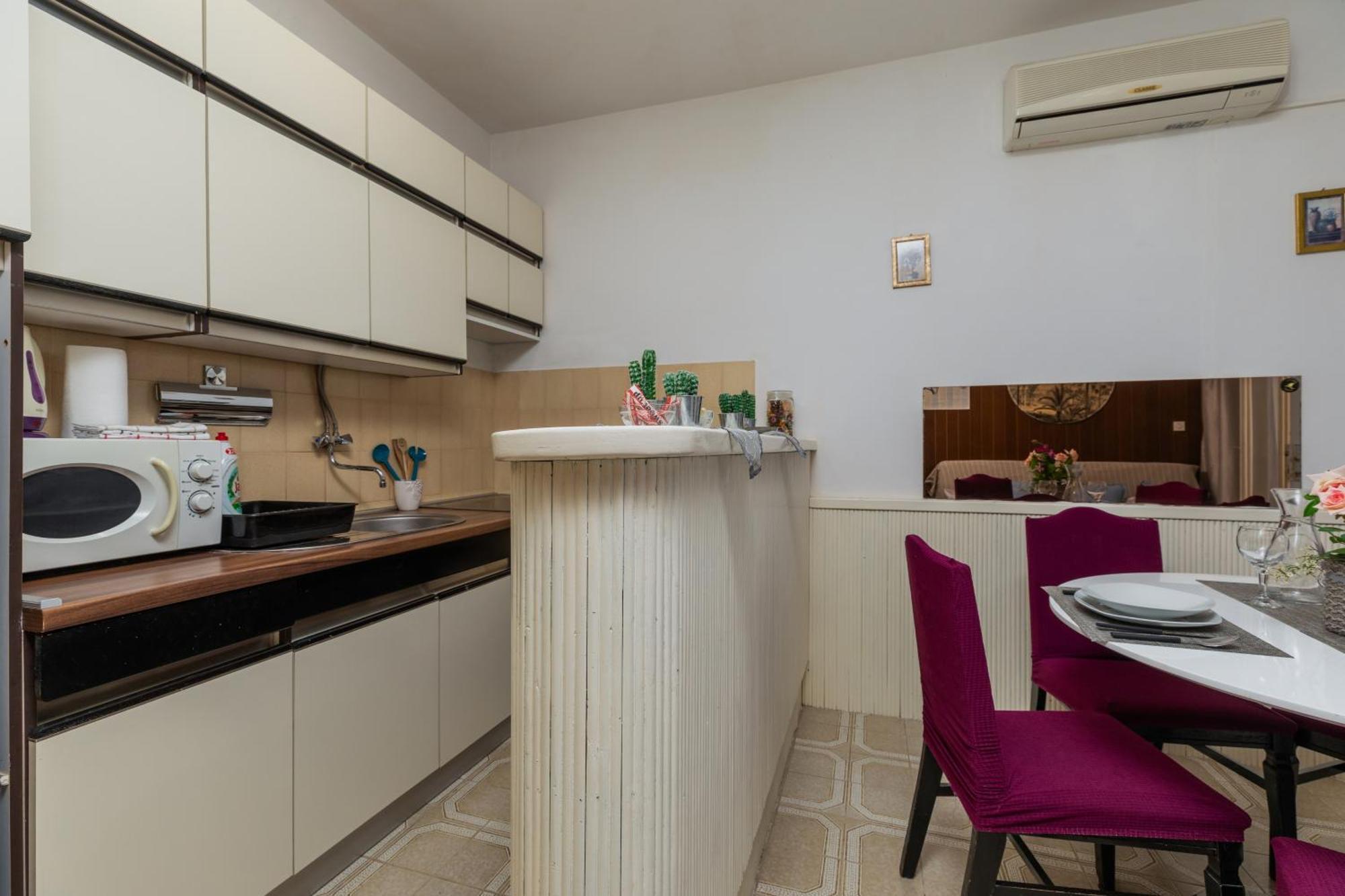 Apartments By The Sea Balica Rat, Omis - 1065 Rom bilde